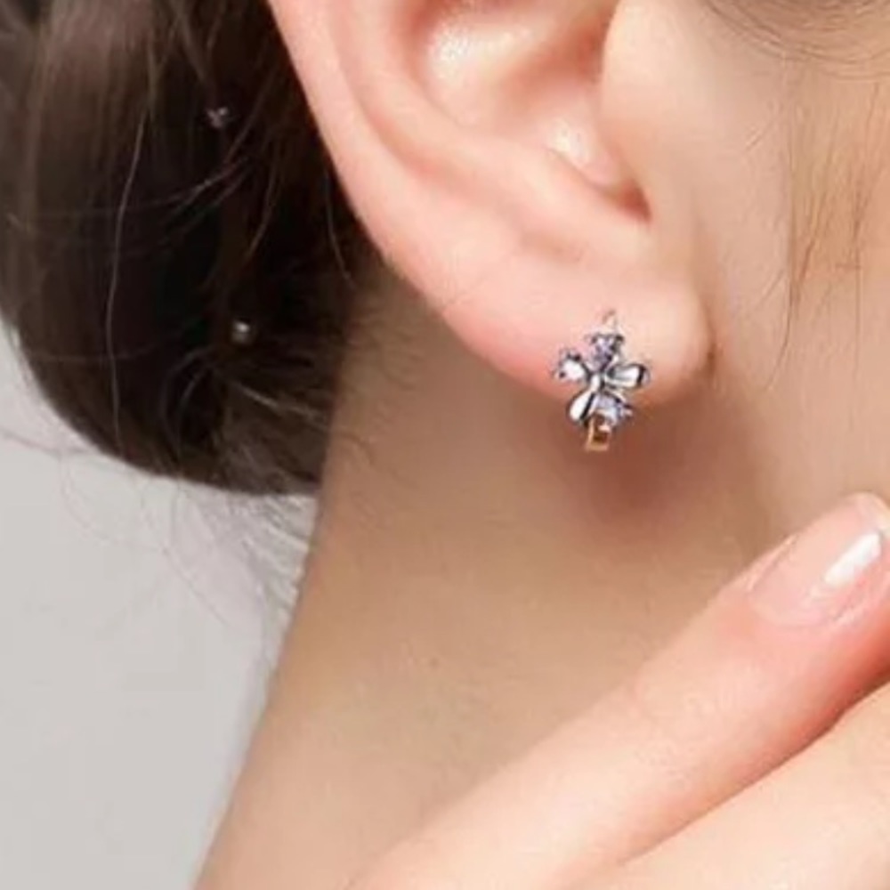 🌟 Sterling Silver 925 Flower Earrings - Picture 6 of 6